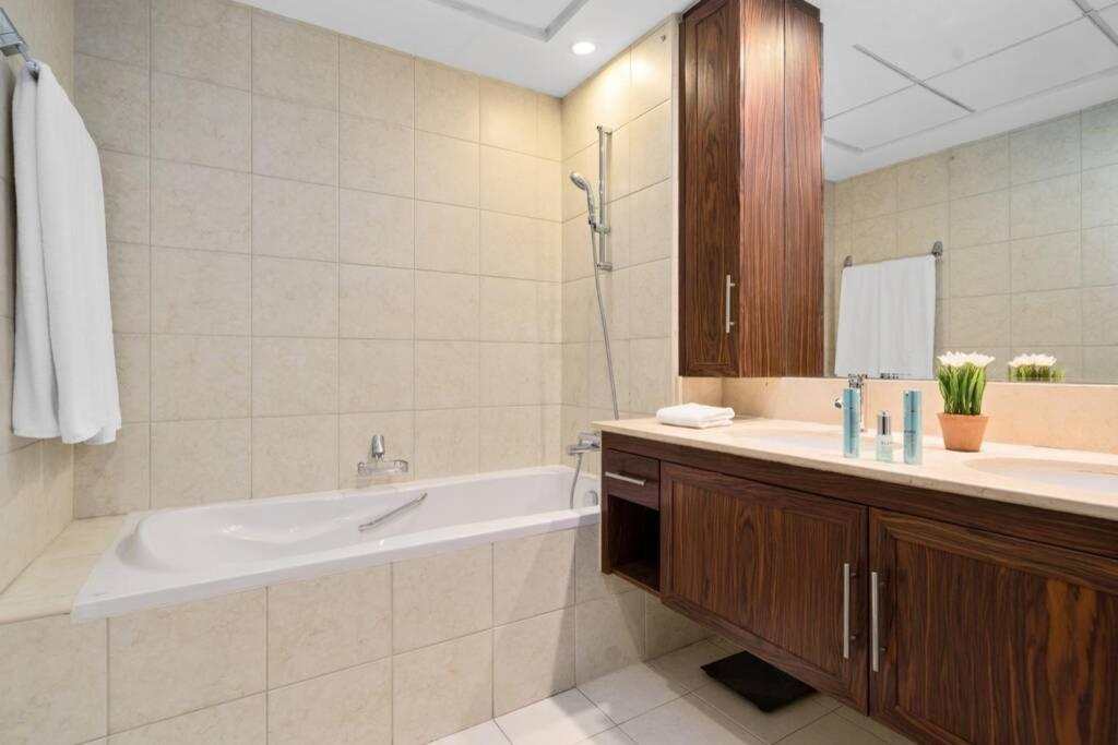 Spectacular Burj & Fountain View - Luxurious 3 Bedrooms & Maids Room - The Residences Dubai Exterior foto